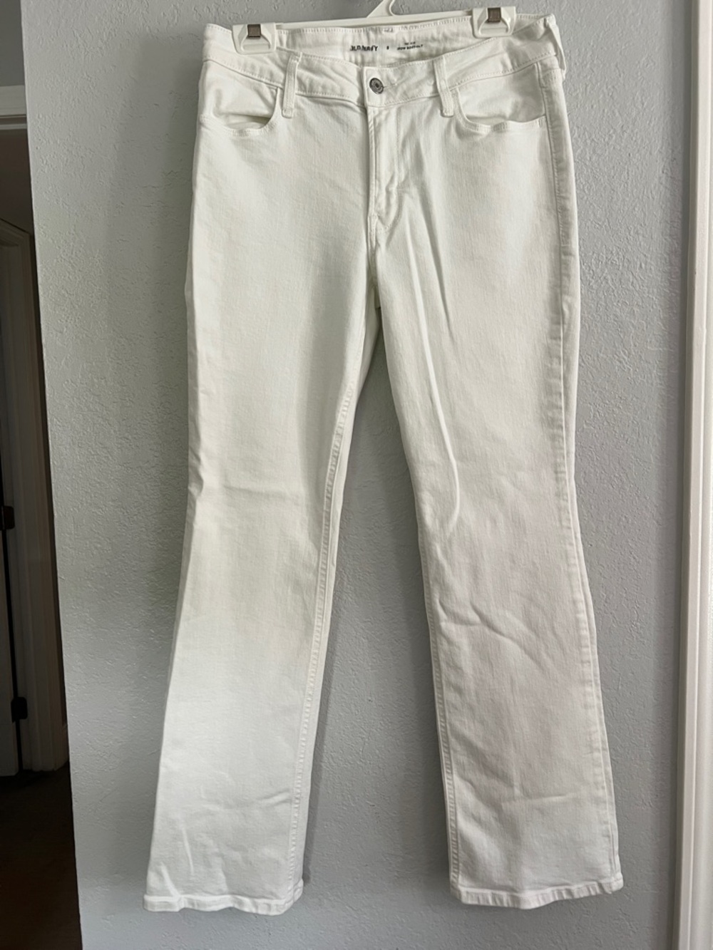 Like New Old Navy WOW Mid-rise Bootcut white jeans size 8